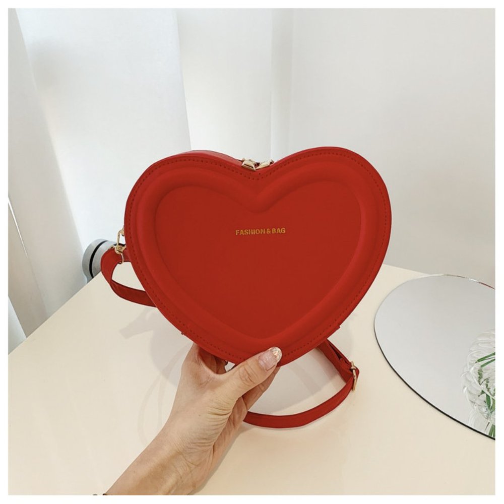 Women's Small Leather Solid Color Fashion Heart-shaped Zipper Crossbody Bag